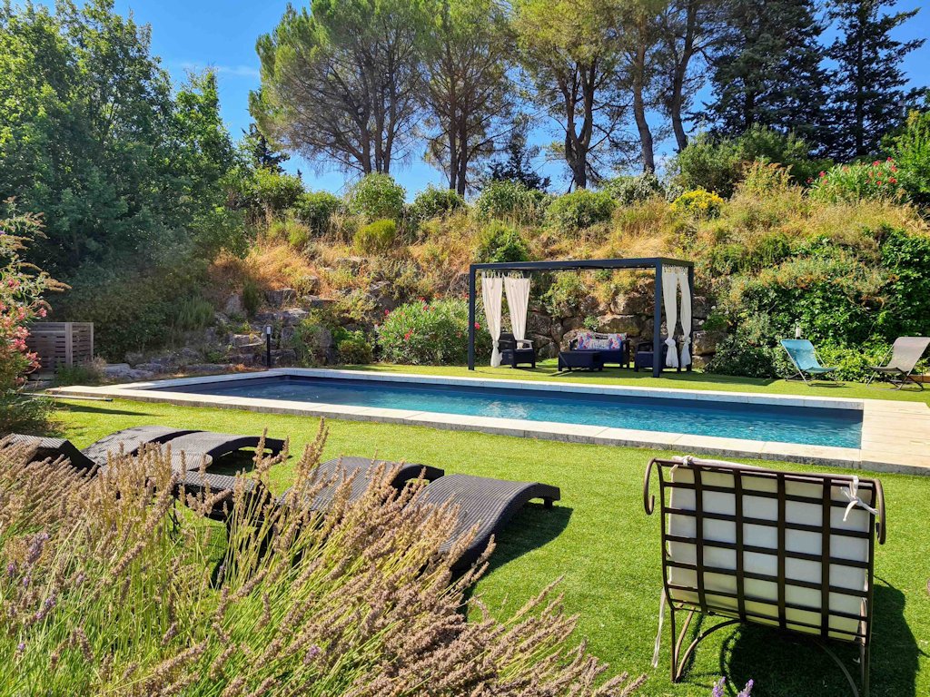 Superbe villa contemporaine avec piscine privée – Vue panoramique sur les collines provençales