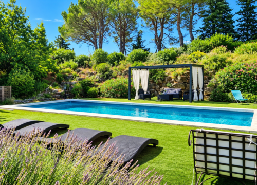 Villa avec piscine et vue sur les collines provençales