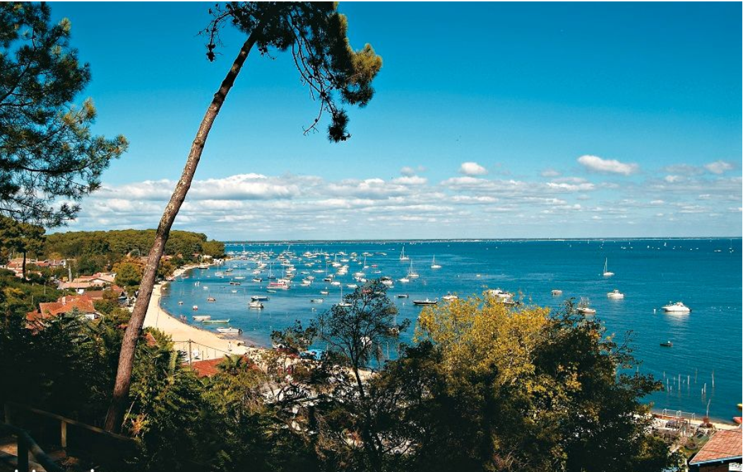 Pyla-sur-Mer, 3 km de la Teste-de-Buch, villa avec magnifique vue sur le bassin, calme, position dominante, piscine